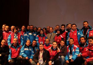 Akdağ'dan sağlık personeline övgü